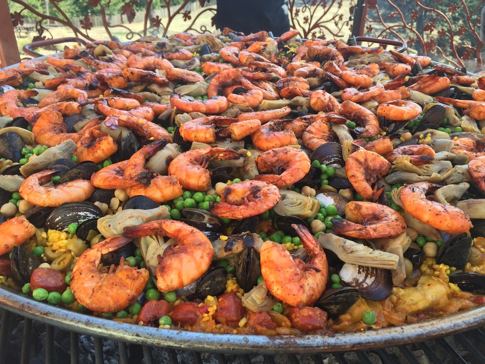 October 1, 2023: Pinot on the Ridge® Paella Member Party